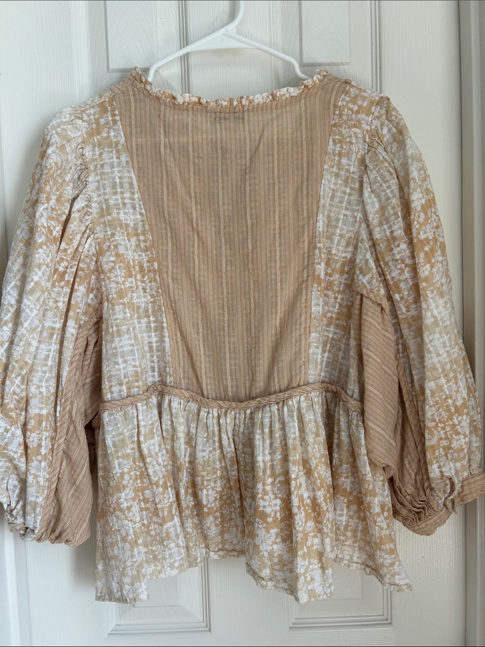 ⚜️ American Eagle Outfitters Beige Printed Peasant Top - Picture 8 of 8